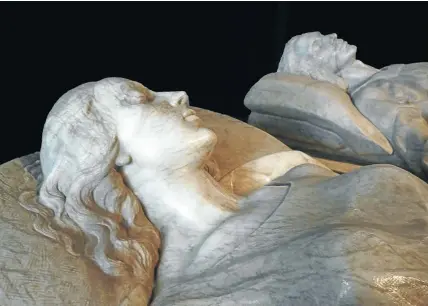  ??  ?? LOVE LIES SLEEPING: Los amantes de Teruel (the lovers of Teruel) — Isabel and Diego — together in death