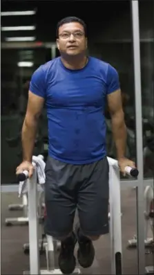  ?? PATRICK TEHAN/BAY AREA NEWS GROUP ?? John Manoj Vastrad working out at 24 Hour Fitness in San Jose.