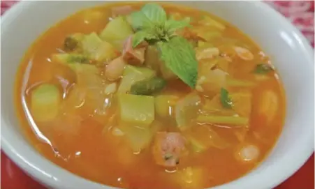  ?? PHOTO COURTESY OF MARY ANN ESPOSITO ?? HARVEST TIME: Savor summer’s bounty with a bowl of minestrone made with vegetables from the garden.