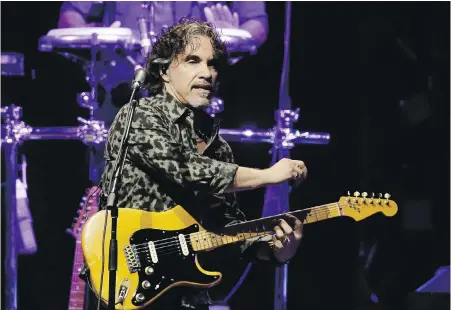  ?? THE ASSOCIATED PRESS ?? John Oates performs in Arizona last year. Oates is on tour with his 1980s partner, Daryl Hall, and he has also just released a new album of his own music, a tribute to Mississipp­i John Hurt that includes a dash of Dixieland, bluegrass and ragtime tunes.