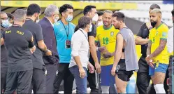  ?? REUTERS ?? Argentina's Lionel Messi and Brazil's Neymar talk to Brazilian health officials after their World Cup qualifying match at Sao Paulo’s Neo Quimica Arena was suspended.