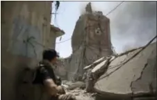  ?? FELIPE DANA - THE ASSOCIATED PRESS ?? An Iraqi Special Forces soldier takes position near the destroyed al-Hadba minaret as they fight Islamic State militants in the Old City of Mosul, Iraq, Friday.