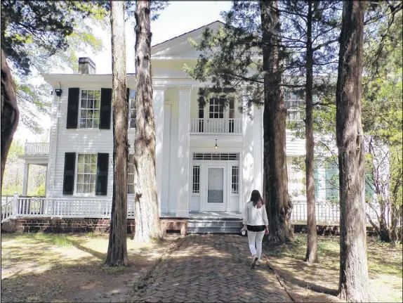  ?? CONTRIBUTE­D PHOTOS BY BLAKE GUTHRIE ?? Rowan Oak, where William Faulkner lived and wrote many of his novels, is a top attraction in Oxford, Miss.