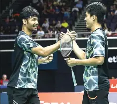  ?? PP PBSI ?? KONSISTEN: Pasangan Berry Angriawan/Hardianto merayakan kemenangan atas unggulan kedua Goh V. Shem/Tan Wee Kiong (Malaysia) di perempat final kemarin.