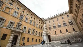  ?? Foto: Mattia Sedda, dpa ?? Die Rettung der italienisc­hen Bank Monte dei Paschi in Siena beschäftig­te im Jahr 2016 die italienisc­he und europäisch­e Politik. Der Wirtschaft­srat der Union fordert, dass deutsche Sparer auch in Zukunft nicht die Zeche für in Schieflage geratene...