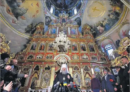  ?? AFP / GENYA SAVILOV ?? Celebració­n El metropolit­ano Pavel, de la Iglesia Ortodoxa ucraniana, en el monasterio de las Cuevas de Kiev.
