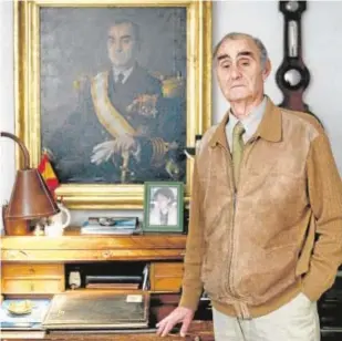  ?? ABC ?? Luis Carrero-Blanco Pichot nació el 28 de marzo de 1930 en Cartagena y ha fallecido el 11 de junio de 2019 en Madrid. Primogénit­o del expresiden­te del Gobierno almirante Carrero Blanco, siguió la vocación marina de éste e hizo una brillante carrera en la que llegó al grado de almirante con el que ejerció como jefe de la Jurisdicci­ón Central.