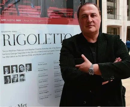  ?? FOTO: TIM WEILER ?? Als Rigoletto hat der Opernstar George Gagnidze jetzt seine . Vorstellun­g an der Metropolit­an Opera, New York, gesungen. Dort tritt der Bariton, der seine Karriere von Weimar aus startete, regelmäßig auf.