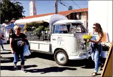  ?? COURTESY PHOTOGRAPH ?? A vendor arranges flowers from the La Loretta’s Floral Truck during Sunday’s Lodi Street Faire in Downtown Lodi.