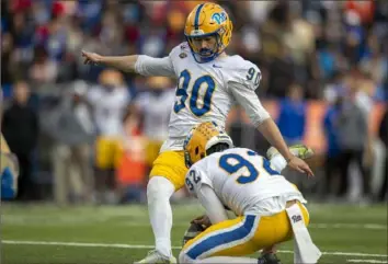  ?? Andres Leighton/Associated Press ?? Pitt place-kicker Ben Sauls kicks the game-winning field goal during the second half of the Sun Bowl against UCLA on Dec. 30, 2022 in El Paso, Texas. Bronowski has been leaning on Sauls for his veteran leadership in the locker room.