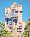  ?? BRUCE PECHO/CHICAGO TRIBUNE ?? A Disney World tourist didn’t have a FastPass to Tower of Terror, so she angrily punched an employee.