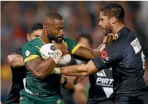  ?? GETTY IMAGES ?? Semi Radradra is tackled by the Kiwis’ Jesse Bromwich last May.