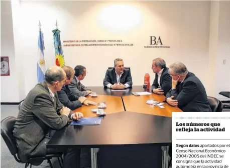  ?? GENTILEZA DEL MINISTERIO DE LA PRODUCCIÓN ?? El ministro Breitenste­in,
durante la reunión con actores del sector autopartis­ta.