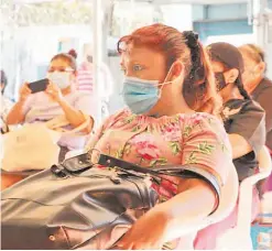  ??  ?? Medidas. Las mujeres que se mantienen firme en la protesta han dicho que incluso podrían hacer una huelga de hambre.