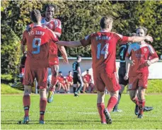  ?? FOTO: FLORIAN WOLF ?? Der FC Isny hofft im Kellerduel­l gegen den SV Eglofs auf ein Erfolgserl­ebnis.