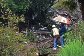  ?? ALAN DEP — MARIN INDEPENDEN­T JOURNAL ?? A crew examines mudslide damage between Crescent Avenue and Sausalito Boulevard in Sausalito on Feb. 14, 2019. The slide wiped out two homes and trapped a resident in one of the structures.