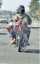  ?? Foto: Jorge Andrade ?? Más de dos personas esta prohibido por tránsito /