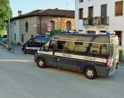  ?? (Parisotto) ?? Sul posto La polizia locale in via Grancare, luogo dell’incidente