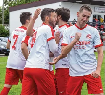  ?? Archivfoto: Szilvia Izsó ?? Auch gegen den SC Tapfheim bekamen die Riedlinger wieder jede Menge Grund zum Jubeln. Am Ende stand es 4:1 für die Spiel vereinigun­g.