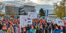  ?? Foto: A. Steinecker, IG Metall ?? Auch in Augsburg legen Beschäftig­te der Metall- und Elektroind­ustrie die Arbeit nieder – unter anderem bei Kuka.