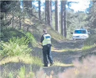  ?? Picture: Kim Cessford. ?? Police activity after a suspected mortar shell was found near Tentsmuir.