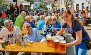  ?? ?? Seit 50 Jahren gibt es das Fischergas­slerfest in Neuburg. Jubiläum und Sonnensche­in sorgten heuer für beste Stimmung.