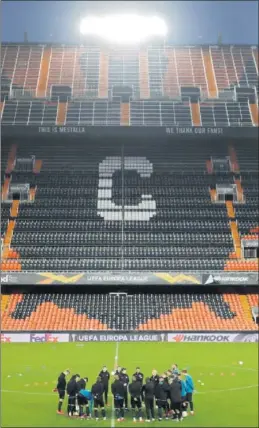  ??  ?? EN MESTALLA. El Krasnodar se entrenó en el escenario del partido.