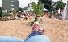  ?? ARCHIVFOTO: GUIDO KRAUT ?? Ausspannen am Sandstrand im Häusermeer. Das wird ab 7. Juli wieder für sieben Wochen auf dem Neuen Markt möglich sein.