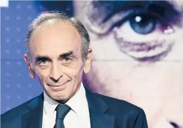  ?? BERTRAND GUAY/GETTY ?? French far-right media pundit Eric Zemmour prior to a debate last month in Paris. Early in France’s presidenti­al race, Zemmour is finding large and fervent audiences for his anti-Islam and anti-immigratio­n invective.
