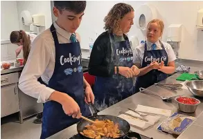  ?? ?? Cooking with gas
Evan Boyle keeps a close eye on the team’s chicken strips