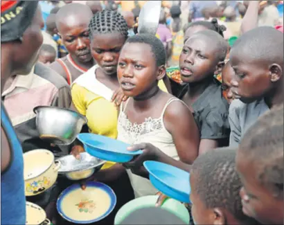  ??  ?? GLAD, RATOVI, KORONA... Demokratsk­a Republika Kongo, Nigerija, Južni Sudan, Burkina Faso, Jemen..., samo su neke od država izloženih ratovima, gladi i koronakriz­i, kojima je pomoć UN-ova programa u hrani nužna