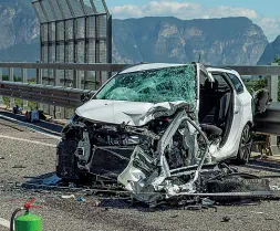  ??  ?? Distrutta La Fiat Tipo del quarantenn­e di Padova