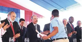  ?? PRESIDENCI­A ?? Lugar. El presidente Danilo Medina encabezó el acto realizado en el sector El Almirante.