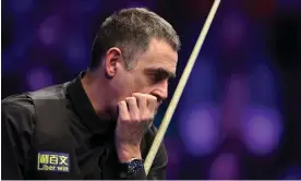  ?? Photograph: Alex Pantling/Getty Images ?? Ronnie O'Sullivan was not at his fluent best but neither was Barry Hawkins in their Masters quarter-final at Alexandra Palace.