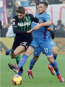  ?? (Ansa) ?? Duello Domenico Berardi e Jordan Veretout si contendono il pallone