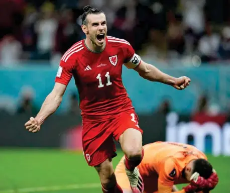  ?? AP ?? HISTORIA DE GALES
Gareth Bale celebra el primer tanto de Gales en el Mundial de Qatar en su debut ante la selección de Estados Unidos.