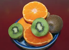  ??  ?? Try to consume vitamin C rich food every day as it helps to reduce inflammati­on and stimulates the immune system.