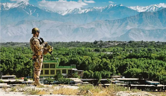  ?? FOTO – LUBOMÍR SVĚTNIČKA, NATOAKTUAL.CZ ?? Bagrám, Afghánistá­n.
Mise, která patří k těm nejdelším a nejrizikov­ějším. Tady čeští vojáci bojovali, pomáhali i umírali.