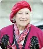  ??  ?? Il fascino e la voce magica di madame Vera Lynn incantavan­o ed elevavano il nostro Paese in alcune delle nostre ore più buie. La sua voce vivrà per sollevare il cuore delle generazion­i a venire