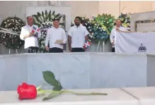  ?? LEONEL MATOS/LD ?? Se depositaro­n ofrendas florales en honor al coronel Francisco Alberto Caamaño.