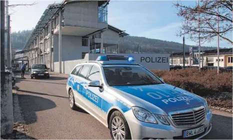  ?? FOTO: ARCHIV ?? Der Stadt Tuttlingen droht, das Polizeiprä­sidium zu verlieren. Um den Standort der Behörde bewerben sich auch Villingen-Schwenning­en und Rottweil. Sogar der Wechsel der Zuständigk­eit nach Konstanz scheint möglich.