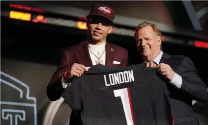  ?? Photograph: John Locher/AP ?? USC wide receiver Drake London was the first of six wide receivers selected within the first 18picks of Thursday night’s first round of the NFL draft.