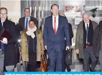  ??  ?? BEIJING: US Undersecre­tary for Internatio­nal Affairs David Malpass (center) leaves a hotel with members of a negotiatio­n team on the way to trade talks in Beijing yesterday. —AFP