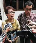  ?? FADLI/METROPOLIT­AN/JPG ?? Radar Bogor Jawa Pos Group). MANA KEADILAN ITU: Maria Agnes histeris karena hukuman untuk para terdakwa pembunuh anaknya dirasa terlalu ringan.