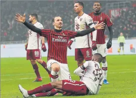  ?? FOTO: AP ?? Ibrahimovi­c celebra el gol con el que el Milan terminó de sentenciar al Torino