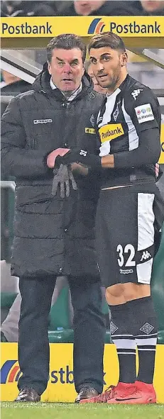  ?? FOTO: IMAGO ?? Gesprächst­herapie: Trainer Dieter Hecking hat Vincenzo Grifo noch mal erklärt, was er von ihm erwartet. Der Italiener könnte heute ins Team rücken.