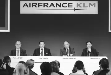  ??  ?? (From left to right) Air France-KLM group CFO Frederic Gagey, KLM President and CEO Pieter Elbers, Air France-KLM group CEO Jean-Marc Janaillac, air Air France CEO Franck Terner attend a press conference to present the group’s 2016 results in Paris on...