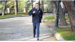  ?? EFE ?? Rajoy, en 2015, durante uno de sus habituales paseos a ritmo veloz.