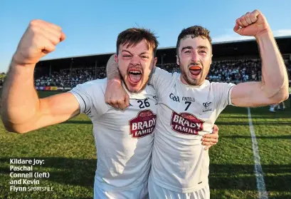  ?? SPORTSFILE ?? Kildare joy: Paschal Connell (left) and Kevin Flynn