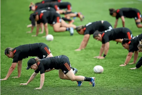  ?? GETTY IMAGES ?? The Black Ferns, here training in Auckland this week, are raring to go in the final test of their 2019 campaign against the Wallaroos tonight.